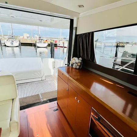Sonnige Yacht Boot Ein Ferienhaus Auf Dem Wasser