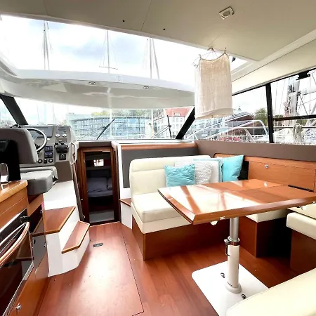 Sonnige Yacht Boot Ein Ferienhaus Auf Dem Wasser 船屋 基尔