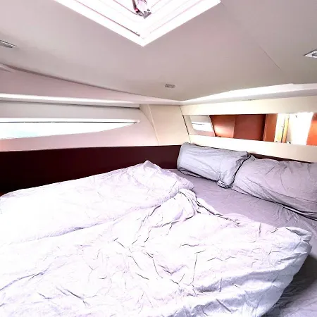 بوتيل Sonnige Yacht Boot Ein Ferienhaus Auf Dem Wasser كيل