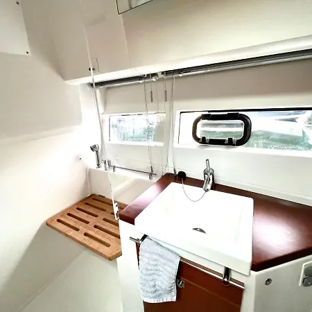 Sonnige Yacht Boot Ein Ferienhaus Auf Dem Wasser بوتيل كيل