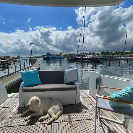بوتيل Sonnige Yacht Boot Ein Ferienhaus Auf Dem Wasser *